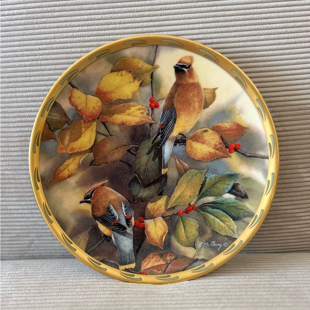 Lenox "Among the Berries" collector plate Nature's Collage collection. - Picture 3 of 4
